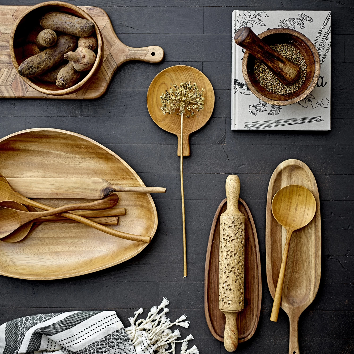 Bloomingville Schneidebrett Mit Henkel Acacia 6 Bloomingville Schneidebrett Mit Henkel Acacia – Bild 4