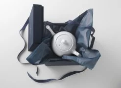 Royal Copenhagen White Fluted Half Lace Teekanne -Küchenwelt Verkauf 47345 01 5 EnvironmentImage 6ffd17b1c3