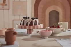 OYOY Toppu Servierteller Groß Ø27cm -Küchenwelt Verkauf 506640 01 3 EnvironmentImage 3e307a38e8