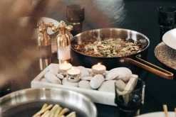 Arvet Gehämmerte Schwarze Sauteuse Mit Deckel -Küchenwelt Verkauf 513366 01 6 EnvironmentImage e253123711