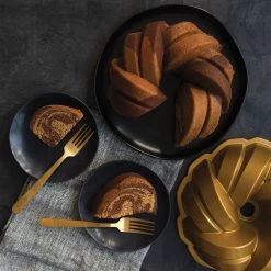 Nordic Ware 75th Anniversary Braided Bundt Backform -Küchenwelt Verkauf 515978 01 7 EnvironmentImage f31029e1a6