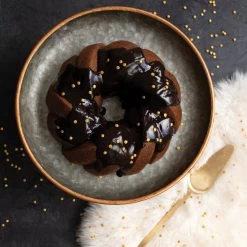 Nordic Ware 75th Anniversary Braided Bundt Backform -Küchenwelt Verkauf 515978 01 8 EnvironmentImage 6625678929