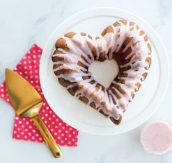 Nordic Ware Elegant Heart Bundt Backform -Küchenwelt Verkauf 515983 01 4 EnvironmentImage 7b76dc4b49